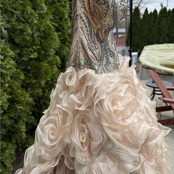 Quinceañera Champagne Strapless dress - Picture 8 of 16